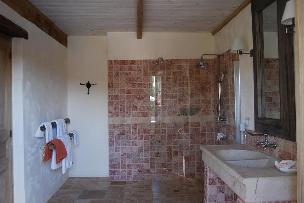 Bed and Breakfast Mas De Garrigue Calvignac Zimmer foto